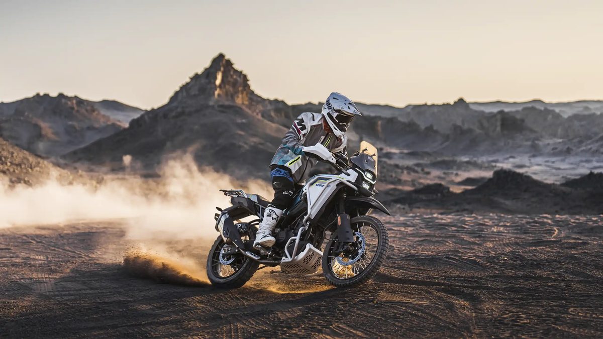 CFMOTO 450MT