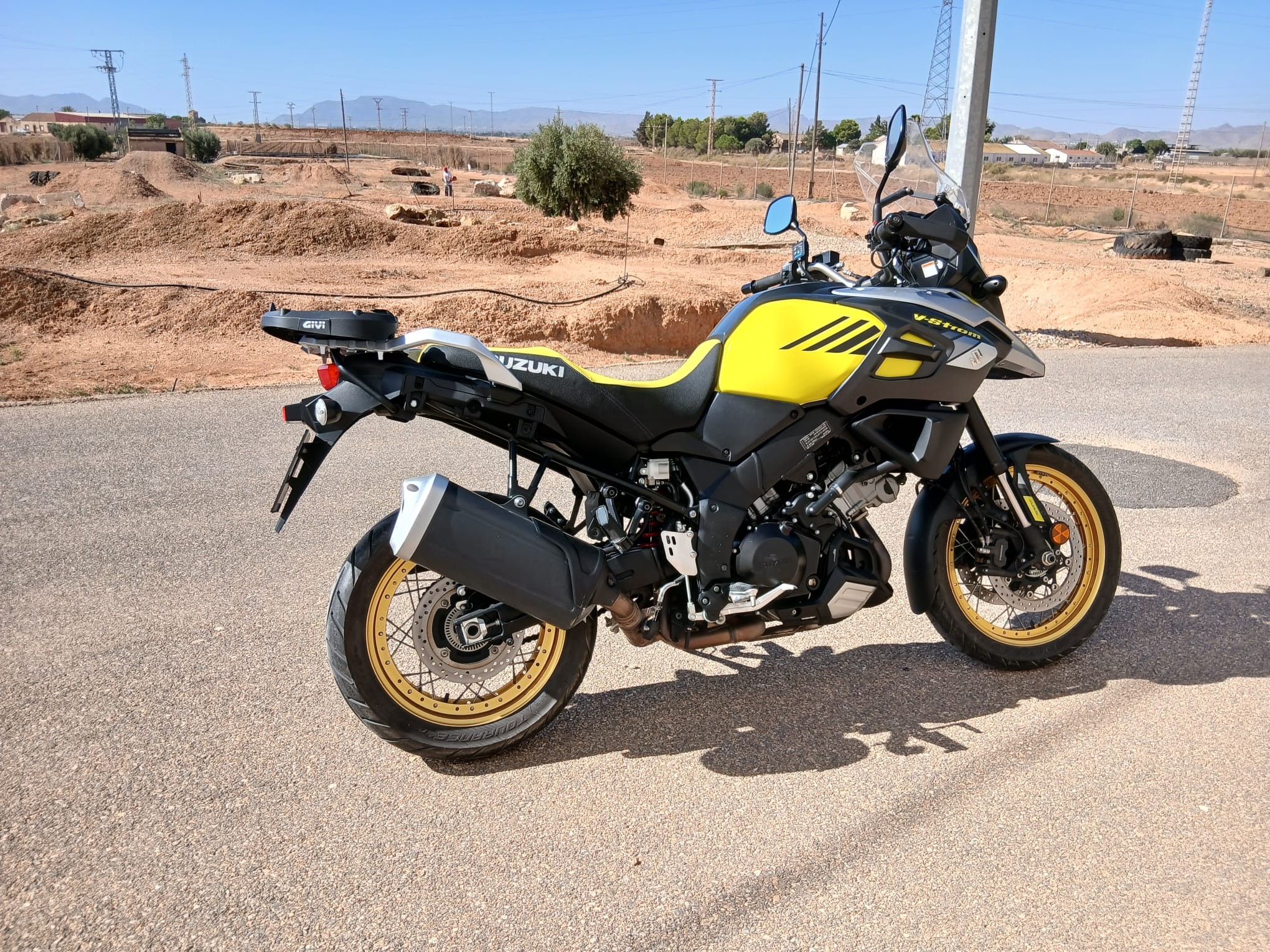 Suzuki V-Strong 1000 XT año 2017, foto 3