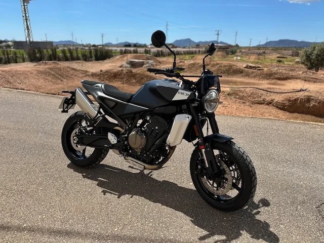 Husqvarna Svartpilen 801 2025, foto 4