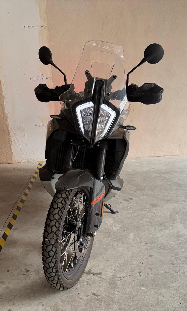 KTM 890 ADVENTURE 2024 NEGRA, foto 2