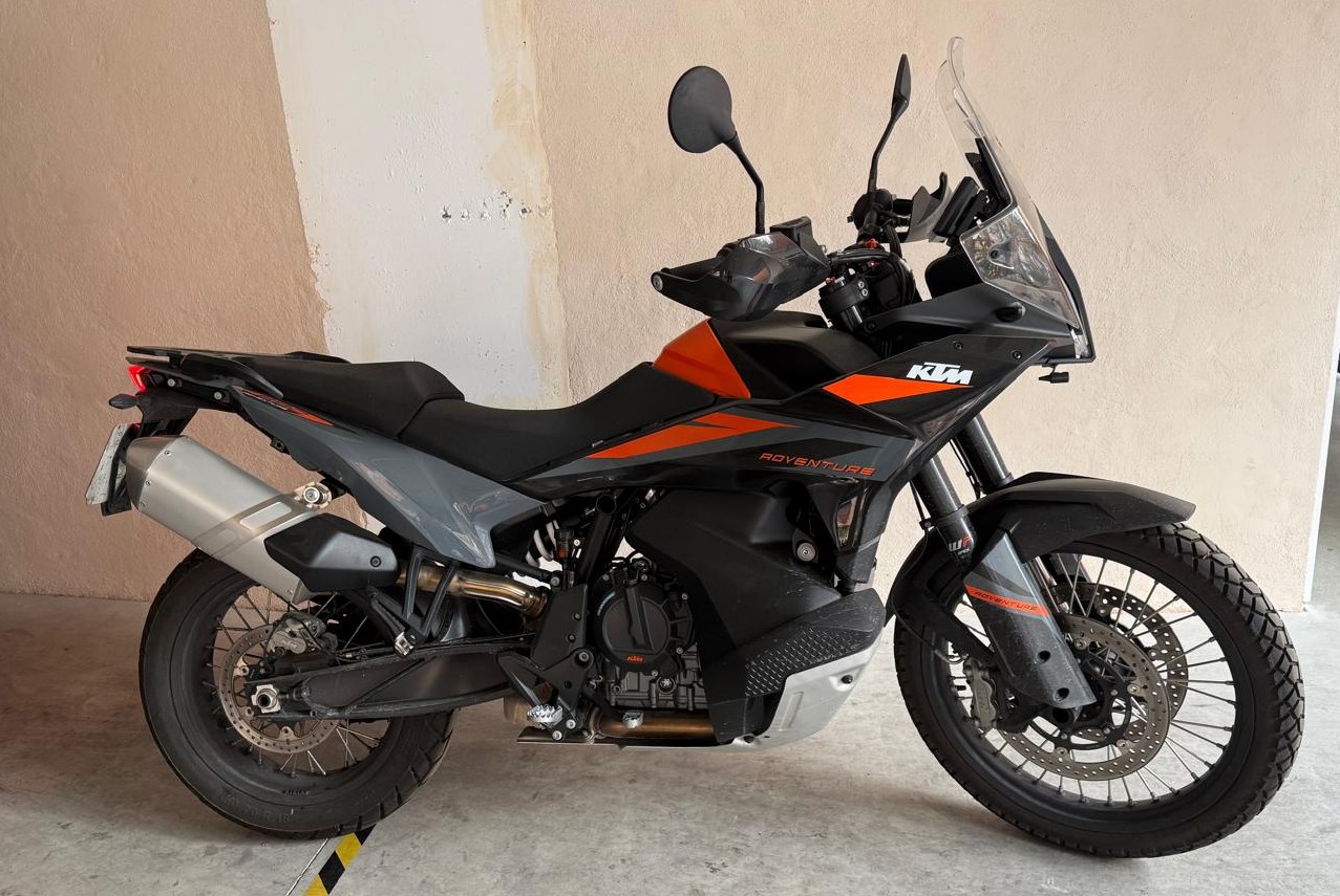 KTM 890 ADVENTURE 2024 NEGRA
