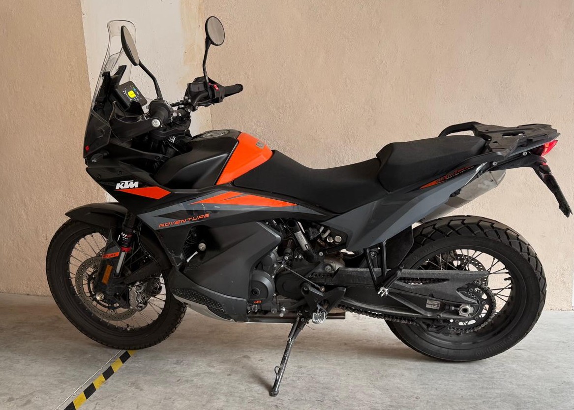 KTM 890 ADVENTURE 2024 NEGRA, foto 3