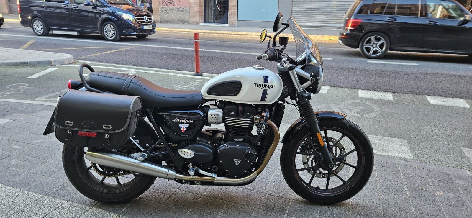 TRIUMPH STREET TWIN 900, foto 1