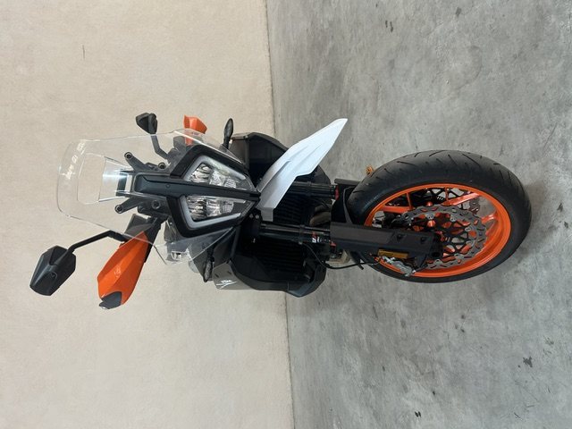 KTM 890, foto 2