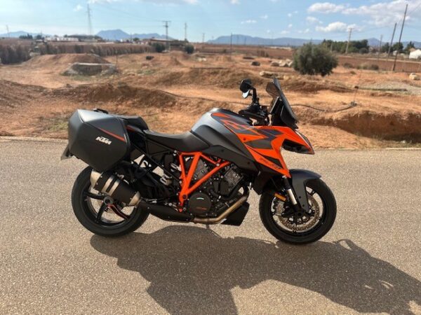 KTM Super Duke 1290 GT año 2023