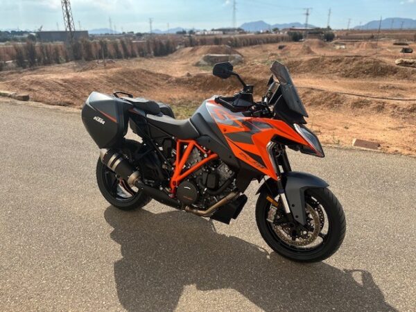 KTM Super Duke 1290 GT año 2023