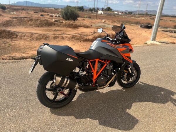 KTM Super Duke 1290 GT año 2023
