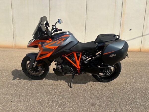 KTM Super Duke 1290 GT año 2023
