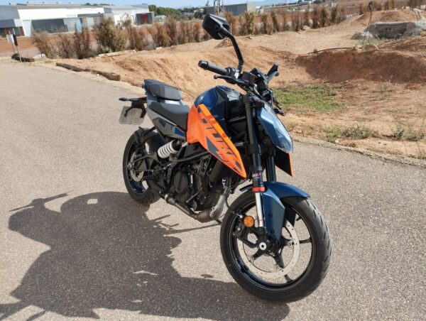 KTM Duke 125 año 2024
