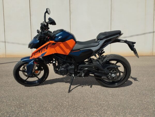 KTM Duke 125 año 2024