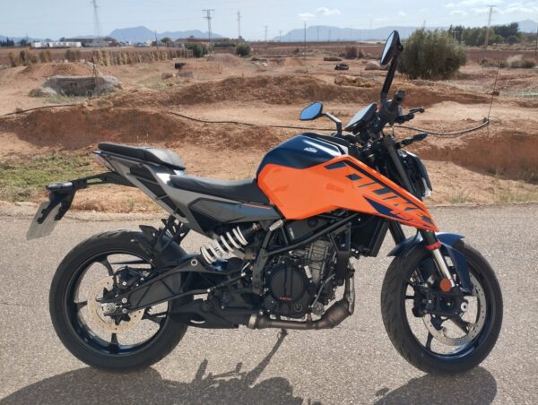 KTM Duke 125 año 2024