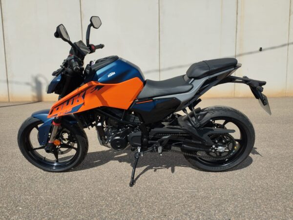 KTM Duke 125 año 2025