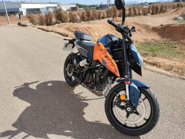 KTM Duke 125 año 2025