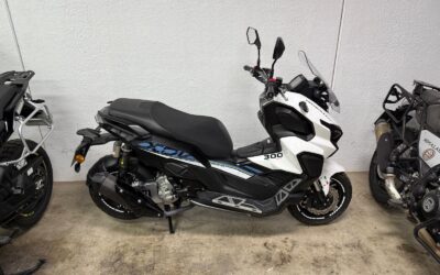 KEEWAY VIESTE 300 XDV BLANCA