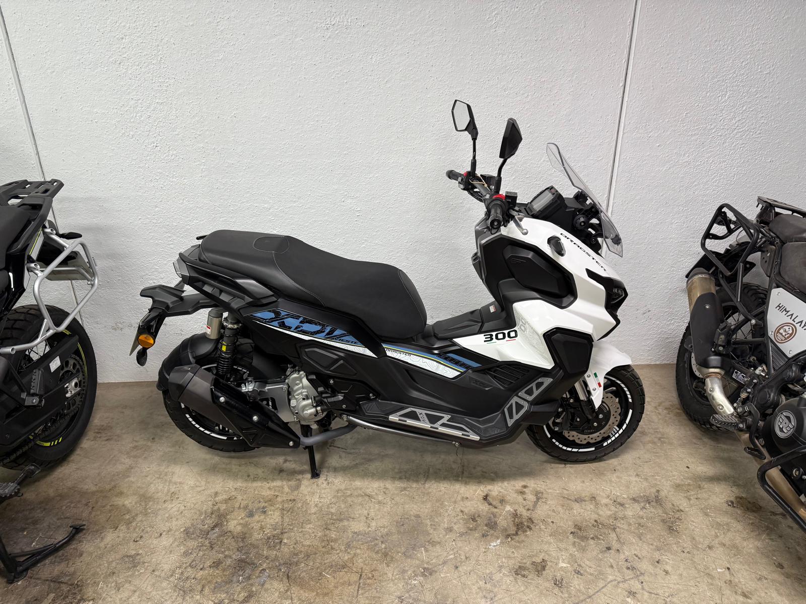 KEEWAY VIESTE 300 XDV BLANCA