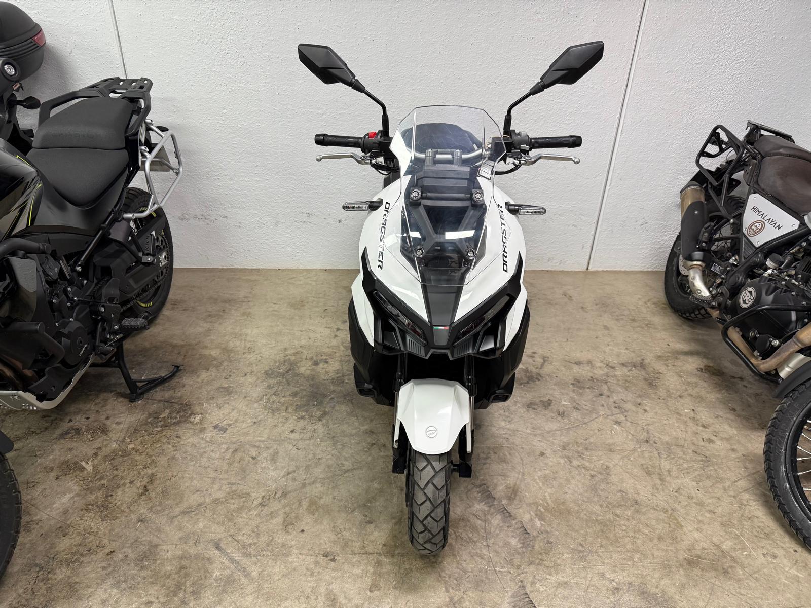 KEEWAY VIESTE 300 XDV BLANCA - Imagen 3