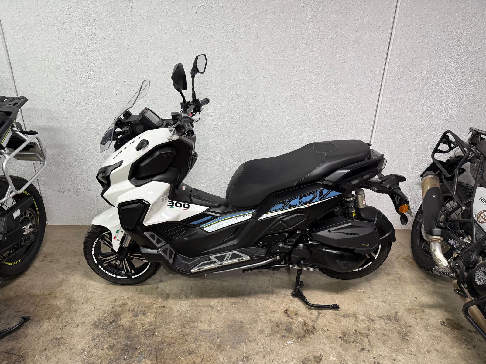 KEEWAY VIESTE 300 XDV BLANCA - Imagen 2