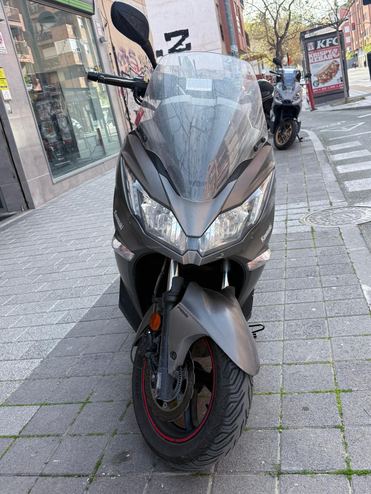 KAWASAKI J 125 2017 GRIS - Imagen 2