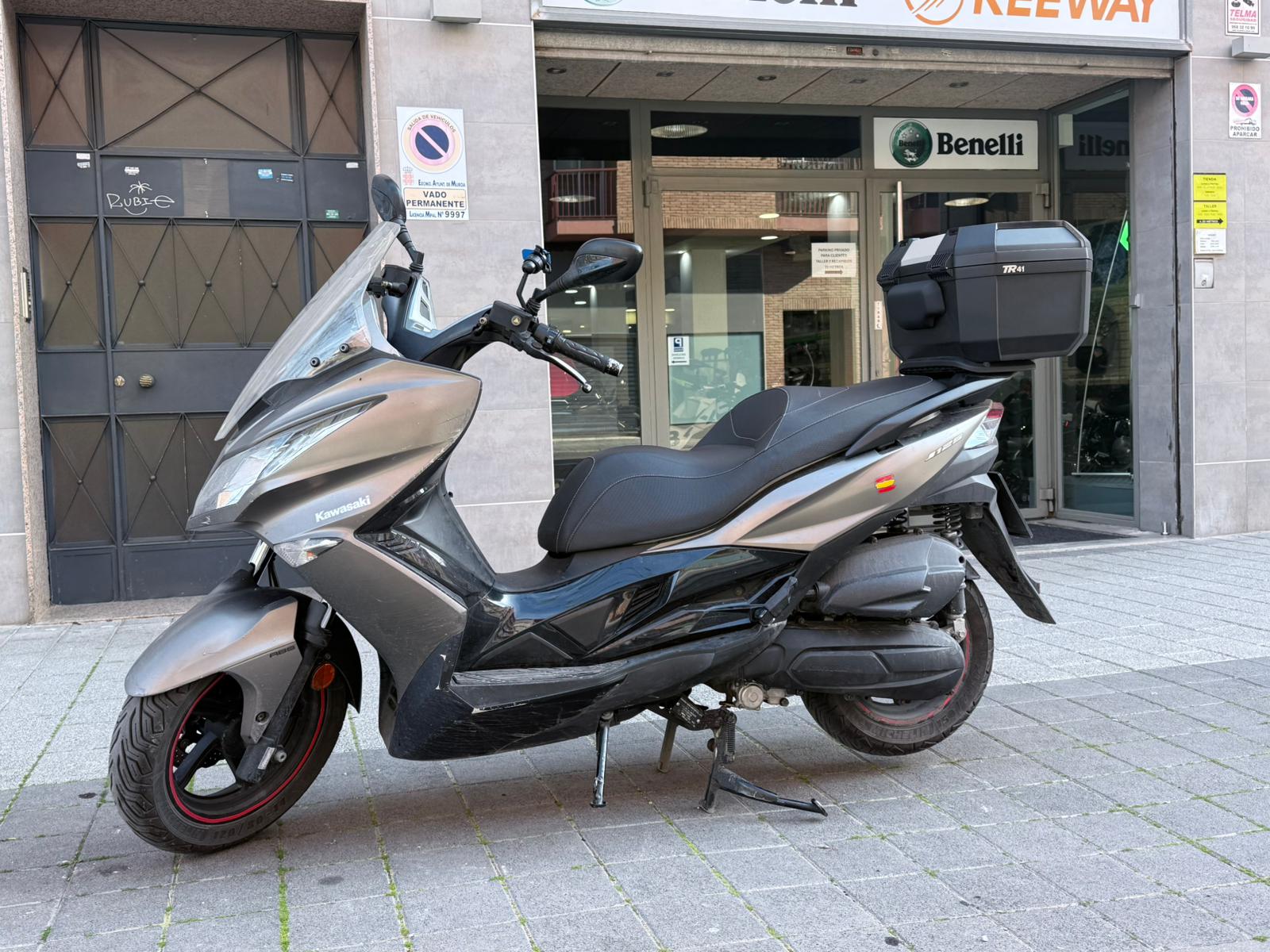 KAWASAKI J 125 2017 GRIS - Imagen 3